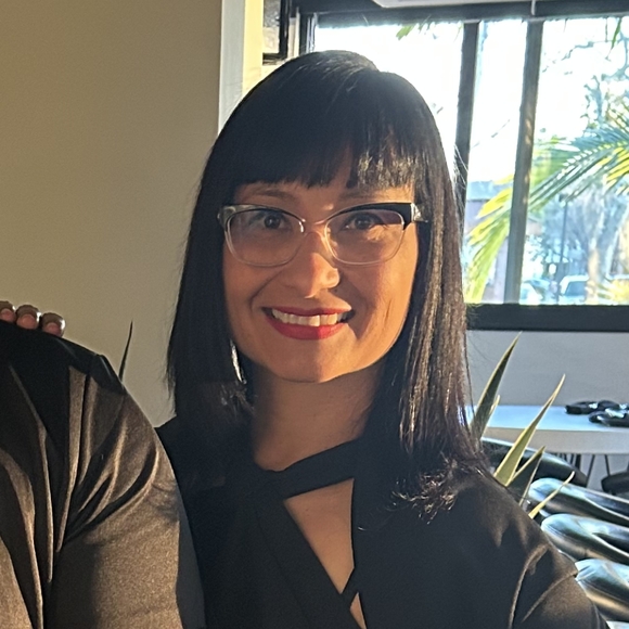 Meet your Posher, Brenda - Picture 2 of 2